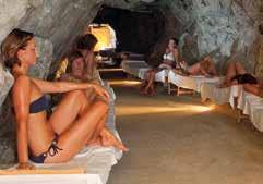 Die Saunaworld bietet auch im Winter eine absolute Besonderheit: Einen Badesee gefüllt mit reinstem Gasteiner Thermalwasser. Die Felsentherme liegt auf 1.