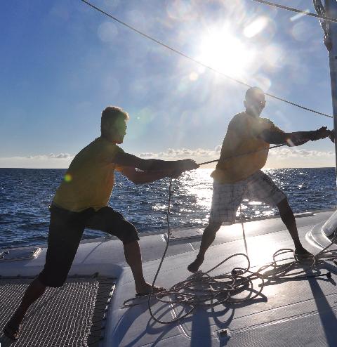 Die angelaufenen Inseln haben keinerlei Impfvorschriften besonderer Art. Seekrankheit: Katamarane segeln sehr stabil und aufrecht und der Kapitän wird immer versuchen in ruhigen Wassern zu fahren.