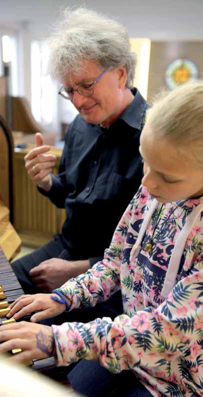 einmal auf unserer Orgel gespielt haben. Hans-Christoph Ebert gespielt haben. Denn auf ihr zu musizieren ist eine Erfahrung, die den Kindern im Gedächtnis bleiben wird.