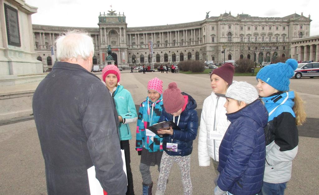 DIE MEHRHEIT GEWINNT Helene (9), Rea (9), Caro (10), Jonny (10), Susanna (9)