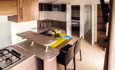 Platani & Salici - 3 m 2 3 1 Wohnzimmer mit Sofa und Küche 2 Badezimmer mit Wc und Dusche 3
