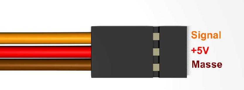 Die Schaltausgänge (blau und grau) werden gegen Minus geschaltet. Der linke Anschluss (rot) ist mit Dauer+ belegt.