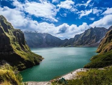 4. Tag: Wanderung am Mt. Pinatubo Als der Mt. Pinatubo im Juni 1991 nach 600 Jahren des Schlafes mit aller Macht ausbrach, veränderte er die Landschaft in seiner Umgebung komplett.
