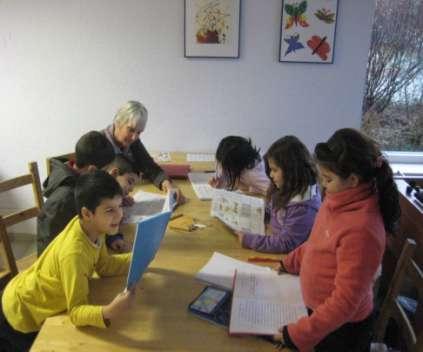 Hausaufgabenbetreuung Hausaufgabenbetreuung und Sprachförderung an 2 Nachmittagen pro Woche (je 2 Stunden für die Grundschüler) Individuelle