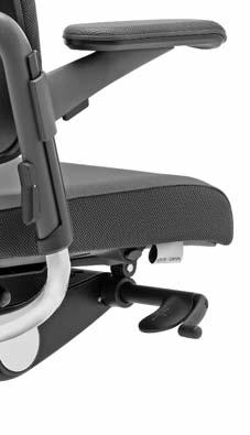 Als u weer naar voren leunt, kunt u met behulp van de draaihendel aan de rechterzijde van de bureaustoel E de weerstand traploos instellen naar uw gewicht.