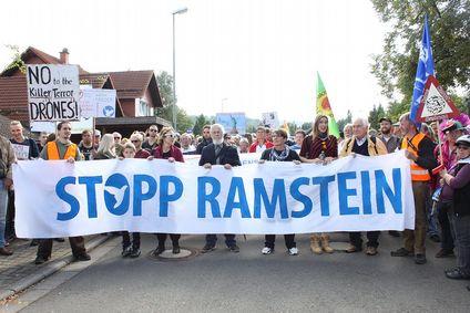 2015: Bundesweiter Aufruf Stopp Ramstein Forderungen gemäß Aufruf mit mehr als 16.