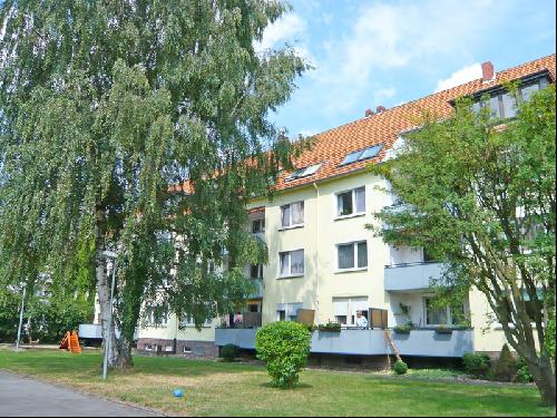 Düsseldorf-Holthausen. Charmante 2-Raumwohnung mit offener Küche u. Loggia. Zimmer: 2,00 Wohnfläche ca.: 37,72 m² Kaltmiete: 400,00 EUR (zzgl. Nebenkosten) Scout-ID: 110628509 -Nr.