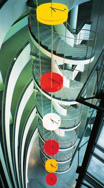 Mit MOBALine realisieren wir auch ungewöhnliche Zeitsysteme Zeitkunst für das Foyer einer Stuttgarter Großbank, nach einem Entwurf des Künstlers Jorge Pardo (Los Angeles) von uns ausgeführt unter