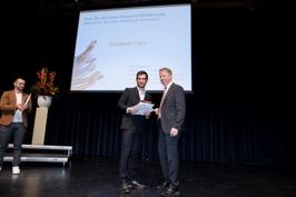), Direktor Lignum, Holzwirtschaft Schweiz, die Auszeichnung für die beste Masterthesis. Gaspard Clerc (l.
