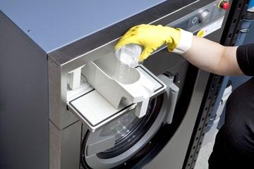 Neben den Rückständen der Reinigungsmittel spült die Vorwäsche auch losen Schmutz aus. Dadurch wird das Waschergebnis erheblich verbessert.