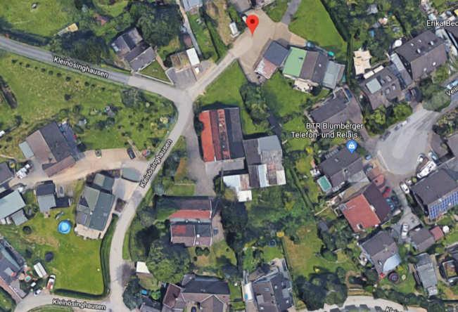 Luftbildaufnahme vom Baugrundstück Die Lage Die Lage der Doppelhäuser befindet sich in 51399 Burscheid Kleinösinghausen und fügt sich in das Ortsbild wunderbar ein.