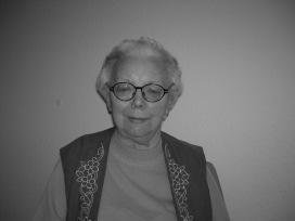 Hallo liebe Mitbewohnerinnen und Mitbewohner! Mein Name ist Hanna Kummer und ich bin 88 Jahre alt. Geboren bin ich in Oldenburg.