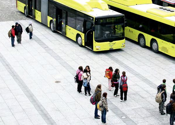 12 13 Zusatzangebote Die Liechtenstein Bus Anstalt kann bei Bedarf weitere Leistungen im Bereich des öffentlichen Personenverkehrs anbieten, sofern dadurch die Erfüllung des das Grundangebot
