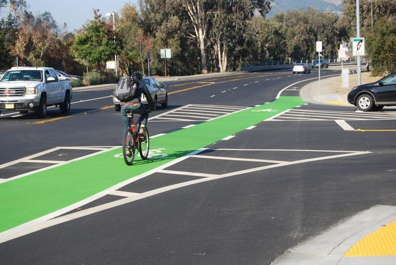 5 Mit dem Fahrrad Fahren Radfahren wird sehr populär. Zum Glück ist San Luis Obispo fahrradfreundlich.