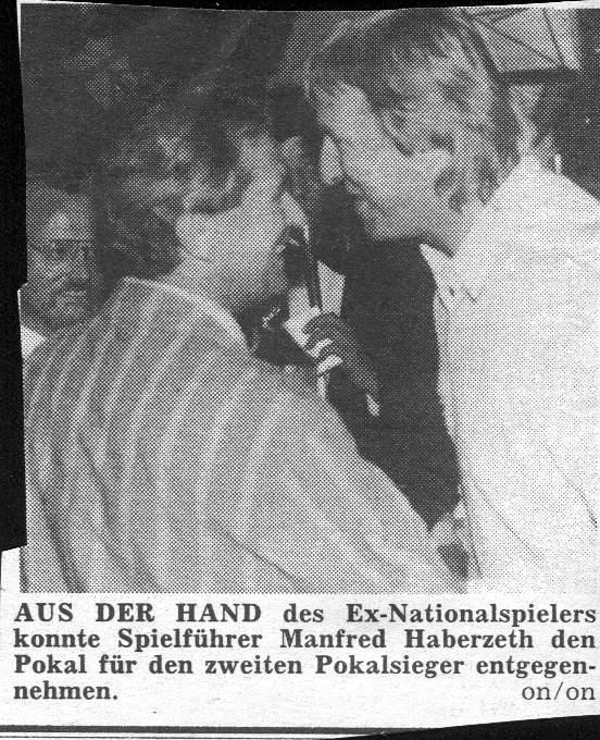 1988: Bei einem Pokalturnier bekam Spielführer Manfred Haberzeth