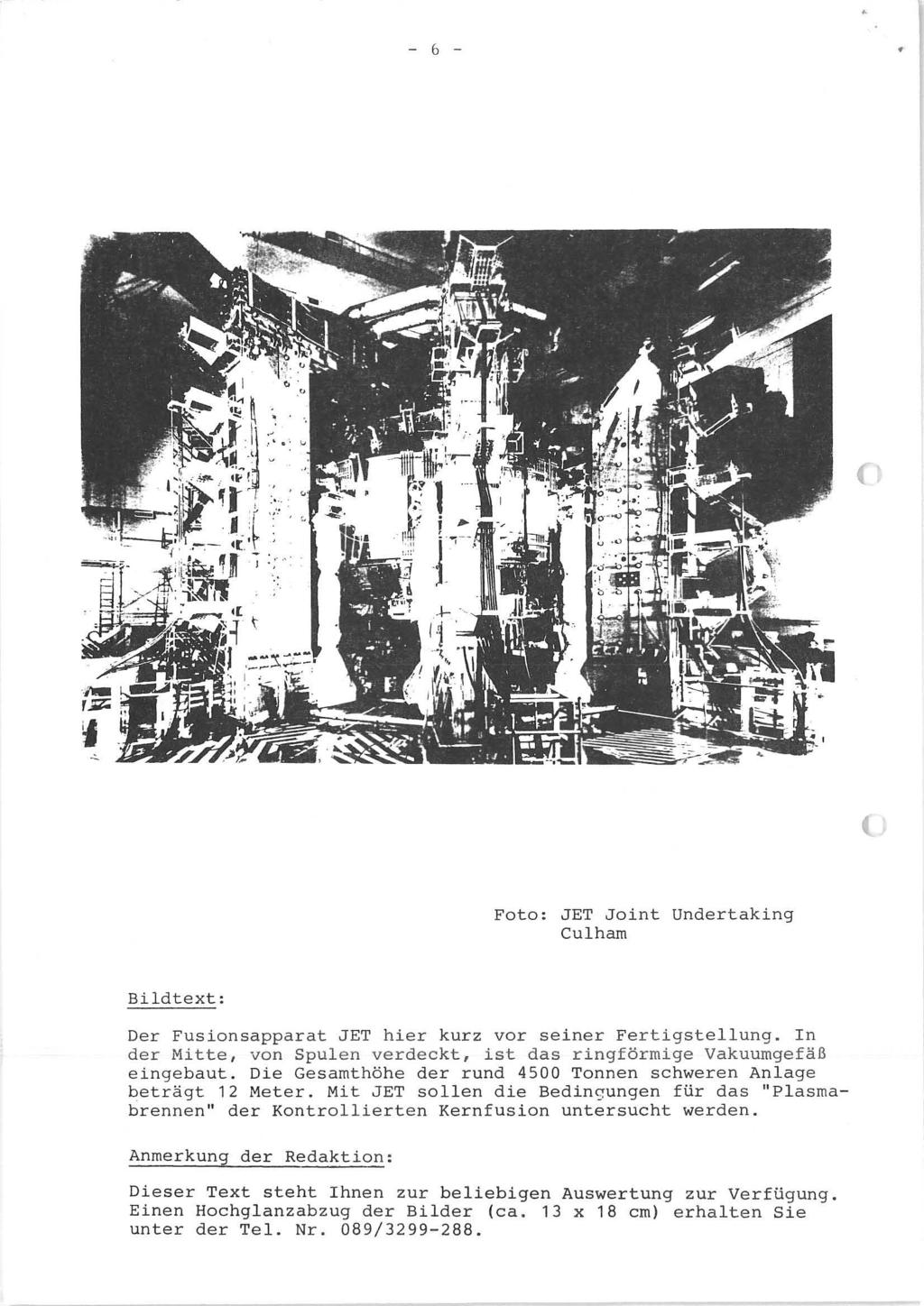 - 6 - Foto: JET Joint Undertaking Culham Bildtext: Der Fusionsapparat JET hier kurz vor seine r Fertigstellung. In der Mitte, von Spul en verdeckt, ist das r ingför mige Vakuumgefäß eingebaut.