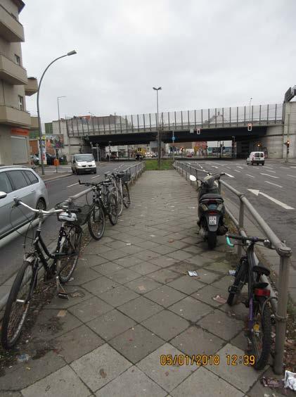 führenden Spuren sich in diesem Bereich verdoppeln, so dass in Richtung Norden vier Spuren vorhanden sind.