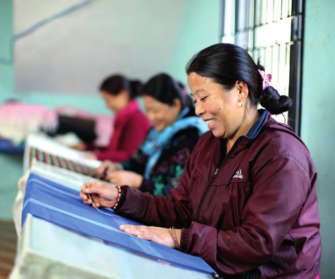 PRODUKTION Jeder Maheela-Schal wird einzeln gefertigt und auf traditionellen Webstühlen in Nepal, Kathmandu, handgewebt.