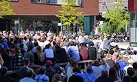 Der Überseeboulevard lacht! Beim Sommer in der HafenCity werden die Lachmuskeln kräftig trainiert!