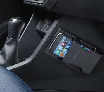Einfach eine geeignete SIM-Karte 1 in den Volkswagen CarStick LTE einsetzen und mit dem Navigationssystem Discover Media verbinden.