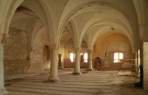Der Romanische Saal Als das Klosterquadrum 1826 abgerissen wurde, ließ K.F. von dem Knesebeck ein Teil des Südflügels stehen. Dort gab es einen großen Saal, der seit dem 17. Jh.