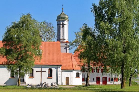 Frauengemeinschaft erleben Montag, den 03. Juli 2017 um 20.00 Uhr im ninger Ried Zwischen Himmel und Erde den Sommer begrüßen mit einem Johannisfeuer Einladung an alle Frauen.