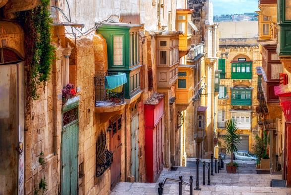 Julian s und die moderne lebhafte Stadt Sliema und natürlich Valletta, die heutige Hauptstadt Maltas. Abends gemeinsames Welcome Dinner in einem Restaurant. Tag 3 Vormittags Schule.