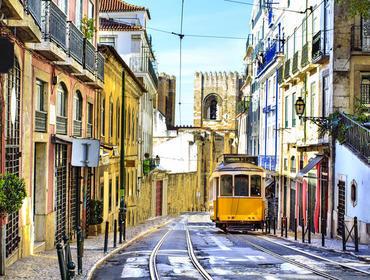 Reiseverlauf Verpflegung: F = Frühstück, L = Lunchpaket, M = Mittagessen, A = Abendessen 1. Tag: Flug nach Lissabon Abends Flug nach Lissabon und Übernachtung in der Hauptstadt Portugals.