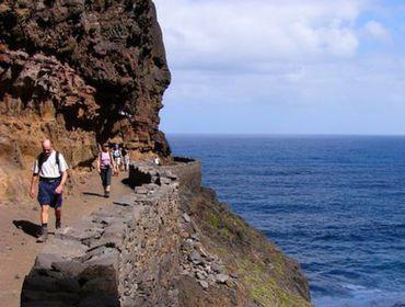 5. Tag: Küstenwanderung auf alten Eselspfaden Von Chã de Igreja aus wandern wir heute entlang der spektakulären Steilküste auf gut angelegten Fußwegen zum Küstenort Ponta do Sol.