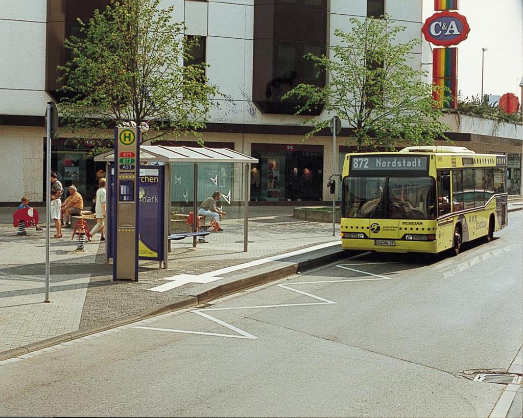 Rückblick Feldversuche Bereits in den 1990er Jahren Versuche mit hohen Busborden bis 24 cm Euskirchen/Hürth (bei Köln) Busbord h = 24 cm Probleme mit der Dauerhaftigkeit (Beschädigungen) Systemische