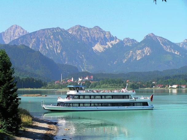 Die Füssener Forggensee-Schifffahrt bietet im Linienverkehr zwei Rundfahrten an: Die Kleine Rundfahrt im südlichen Seebereich dauert eine Stunde.