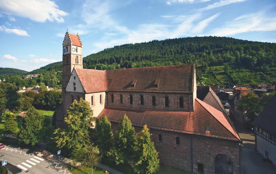 40 43 KLOSTER ALPIRSBACH RÖMISCHE BADRUINE HÜFINGEN EINMALIGE EINBLICKE IN KLOSTERKIRCHE UND -SCHULE Das Kloster Alpirsbach ist in vielerlei Hinsicht einmalig: Es