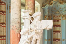 Stuttgart KLOSTER SCHUSSENRIED HIMMLISCH BAROCK, HERRLICH KULTURELL Das Kloster des Jahres 2010 begeistert Besucher mit einem der wohl schönsten barocken Bibliotheks säle
