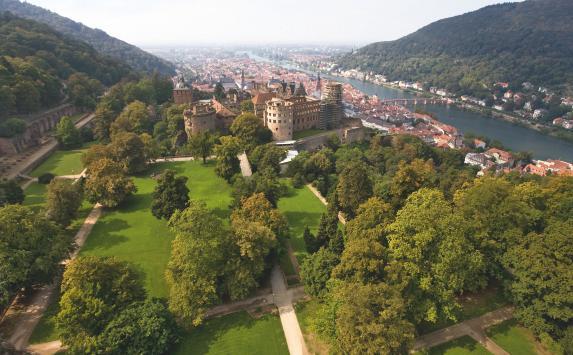 SCHLOSS HEIDELBERG ROMANTIK PUR: DIE BERÜHM TESTE RUINE DER WELT Die Ruine des Heidelberger Schlosses zieht jährlich rund eine Million Besucher aus der ganzen Welt an. Seit dem frühen 19.