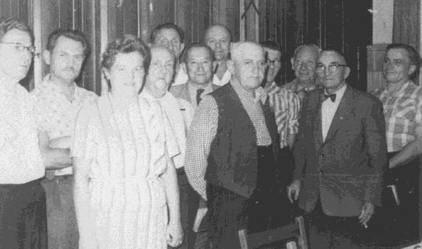 1946: Gründung Gemischter Chor Mölbis mit 11 Mitgliedern Leitung: Gerhard