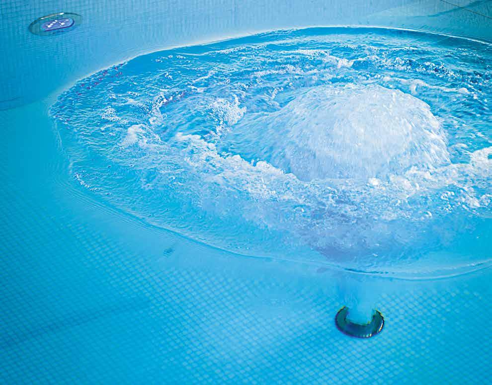 Wenn die Tage grau und kurz sind, schenkt diese wandlungsfähige Schwimmbad-Whirlpool-Kombination allen Sinnen neue Vitalität.