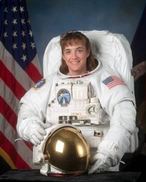 - Von den Tiefen des Meeres in das Unendliche des Weltalls - von Gerhard Daum NASA Astronautin Heidemarie Stefanyshyn-Piper flog ihre erste Mission STS-115 im September 2006, während der sie zwei