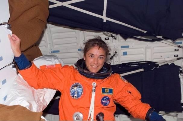 mehr als vierjähriger Vorbereitungs- und Wartezeit startete sie am 9. September 2006 mit der Raumfähre Atlantis, der Mission STS-115, zur Internationalen Raumstation.
