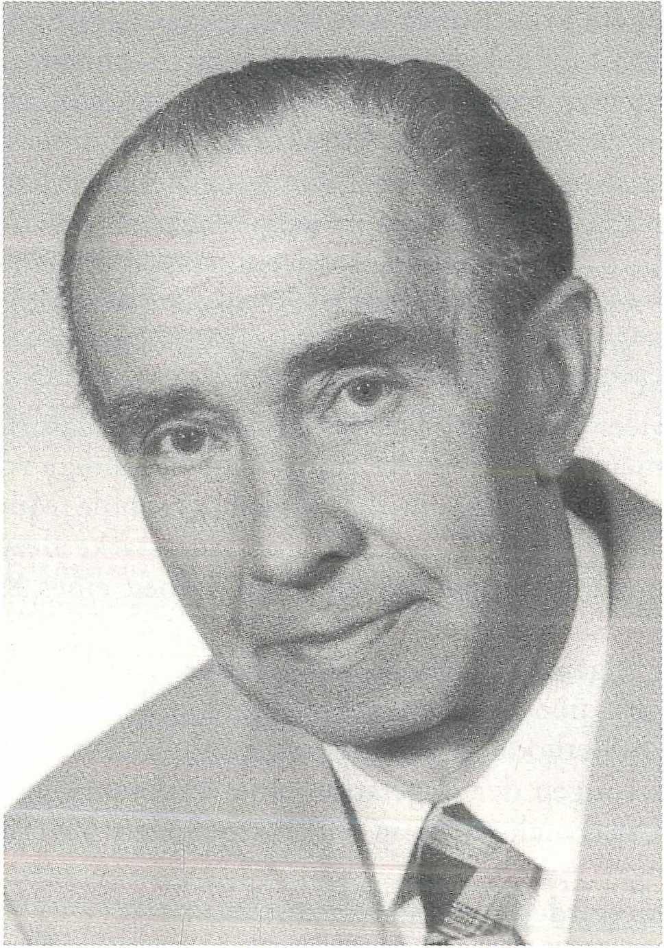 Tuexenia 20: 9-20. Göttingen 2000. Zum Andenken an Dr. Fritz Runge (13.10.1911 bis 23.6.2000) Fritz Runge wurde in Bocholt in Westfalen geboren.