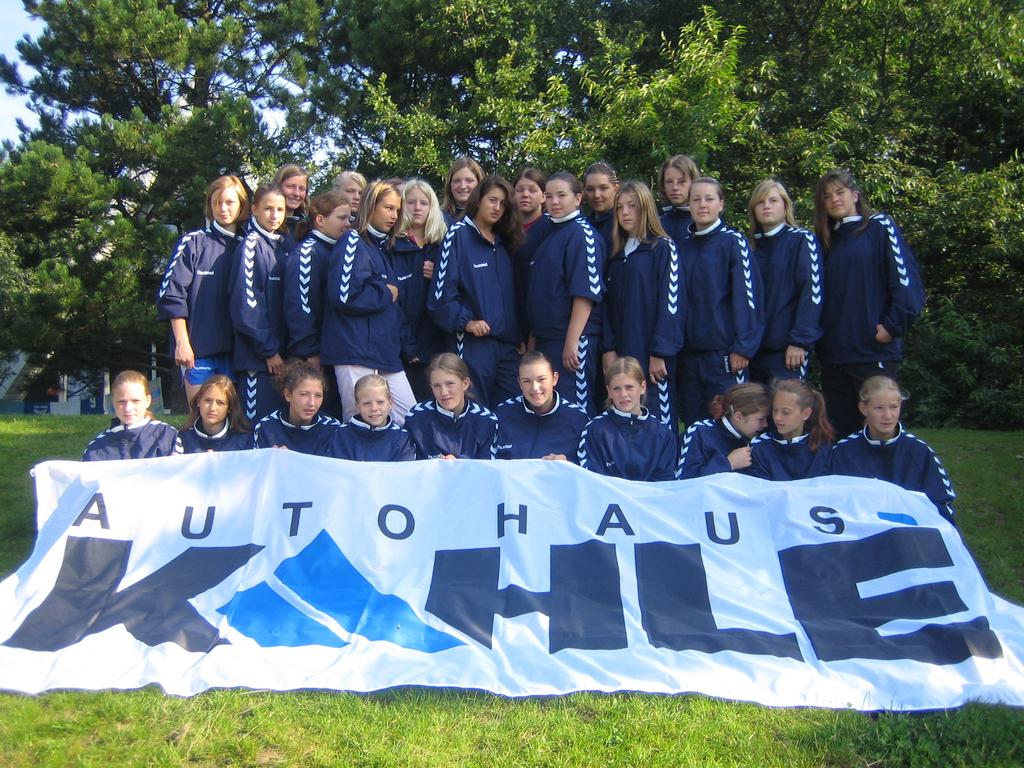 Auftaktsieg für die C 2 Besser hätte die Saison für die C 2 Girls in der Kreisoberliga nicht starten können. Im ersten Auswärtsspiel erkämpfte sich Tilos Truppe ein 12:8 beim MTV Groß-Buchholz.