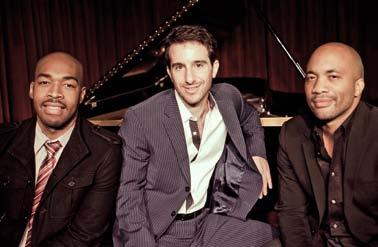 Der amerikanische Pianist, der sich trotz Harvard-Abschluss für eine Musikerkarriere entschieden hat, ist in New York ein gefragter Sideman. Jean Rohe Florian Favre Trio Eli Degibri SO I 18.01.