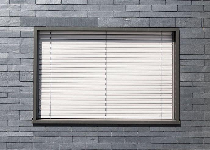 ÄSTHETIK UND GESTALTUNG Fenster Als Fensterfaschen bezeichnet man zumeist weiß oder hell eingefasste Fensterlaibungen und Stürze.