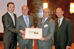 November 2011 konnten PEFC Austria Obmann Martin Höbarth und Generalsekretär Volker Schnäbele im Rahmen der General Assembly in Montreux das Zertifikat entgegennehmen.
