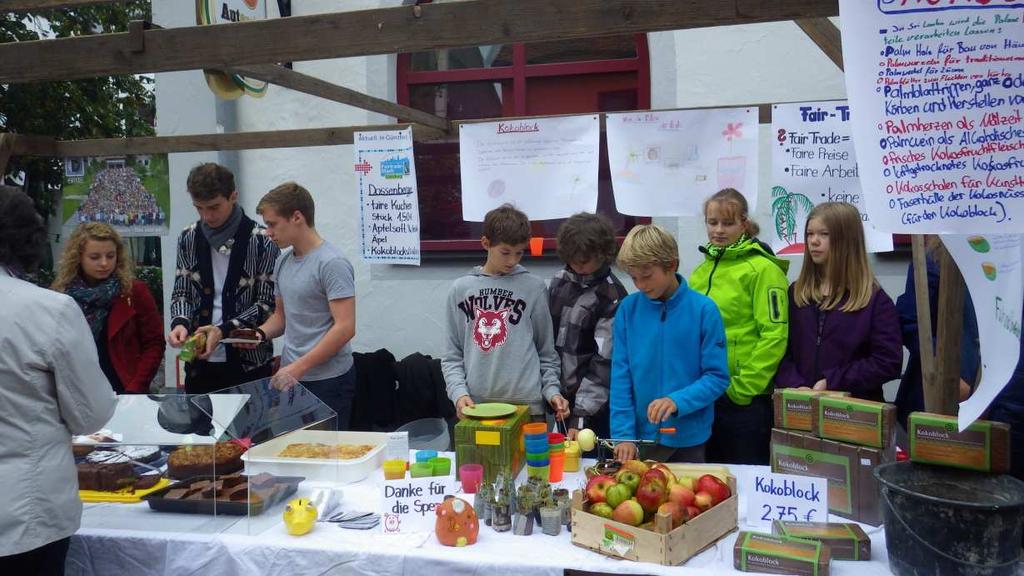 Faire Aktionsmeile in der Günzburger Innenstadt Das Schuljahr ging 2014 für einige gleich am 7. Oktober mit dem ersten Projekt los.