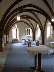 saal kann bisher nur vermutet werden: Erst seit dem 19.Jahrhundert spricht man vom Refektorium (Speiseraum). Unmittelbar an diesen Raum schloss sich die klösterliche Küche an.