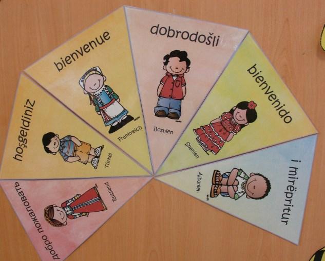 Grundlage dafür ist der Lehrplan-Zusatz Deutsch für Schüler/ innen mit nichtdeutscher Muttersprache. Er bietet Anregungen und Hilfen für die Unterrichtsplanung.