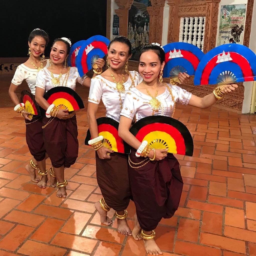 Voranzeige: Kambodschanische Tänzerinnen in Landau am 16. Mai 2018 im Pfarrheim Heilig Kreuz Wir haben das große Glück eine Tanzgruppe aus Kambodscha in Landau begrüßen zu dürfen.