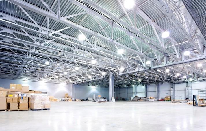 LED Hallenbeleuchtung High Bay Bringen Sie Licht ins Dunkel mit der neuen High Bay Beleuchtung Die neuen LED Strahler von LUMIworld sind ideal für Industriegebäude, Fabrikgelände oder gar Sporthallen.
