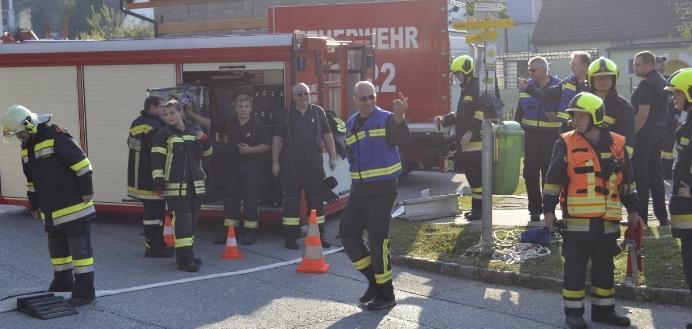 13.10.2018 - KHD-Übung in Frohsdorf Aufgrund der anhaltenden Waldbrände im Bereich Frohsdorf wurde die KHD Bereitschaft des Bezirkes Bruck an der Leitha, zu einer Katastrophen-Übung alarmiert.