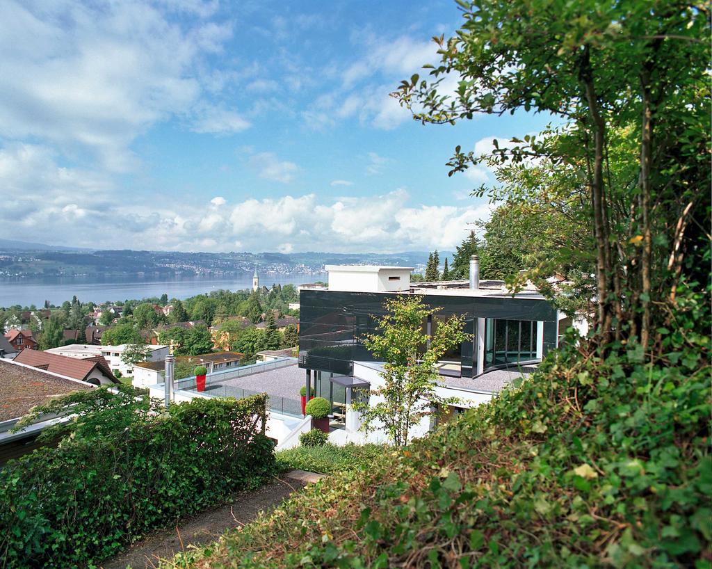 Das Luxusdomizil «Traubenberg» thront hoch über dem Zürichsee, am Steilhang zwischen Stäfa und der Nachbargemeinde Uerikon.